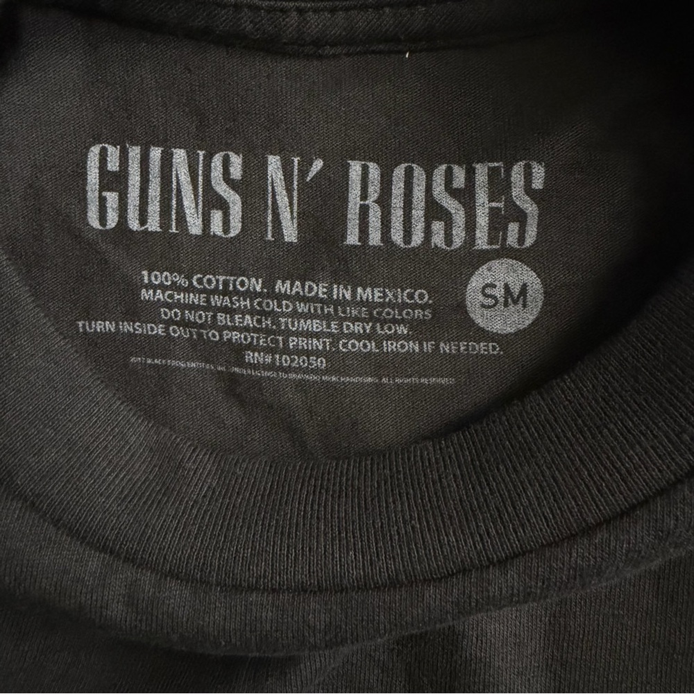 NWOT Guns N' Roses Black Paradise City Band Tee, Unisex Men Women’s Small - Picture 3 of 5